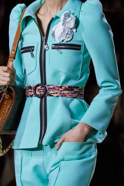 Look 80